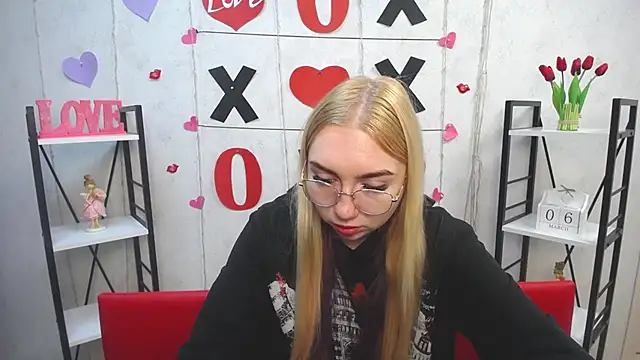 Snapshot of BeatriceFly chatting on 03.06.25 BeatriceFly online show from 03.06.25