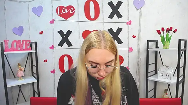 Snapshot of BeatriceFly chatting on 03.06.25 BeatriceFly online show from 03.06.25