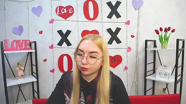 Snapshot of BeatriceFly chatting on 03.06.25 BeatriceFly online show from 03.06.25