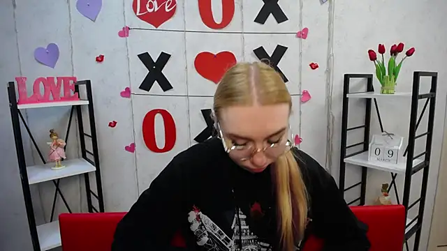 Snapshot of BeatriceFly chatting on 03.10.25 BeatriceFly online show from 03.10.25