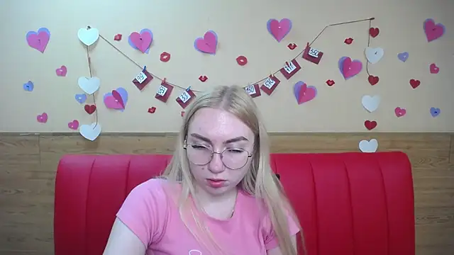 Snapshot of BeatriceFly chatting on 03.13.25 BeatriceFly online show from 03.13.25