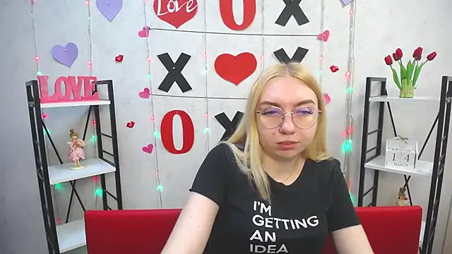 Snapshot of BeatriceFly chatting on 03.15.25 BeatriceFly online show from 03.15.25