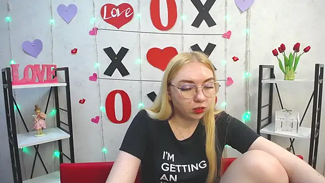 Snapshot of BeatriceFly chatting on 03.15.25 BeatriceFly online show from 03.15.25