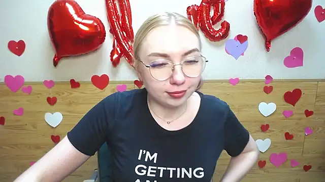 Snapshot of BeatriceFly chatting on 03.16.25 BeatriceFly online show from 03.16.25