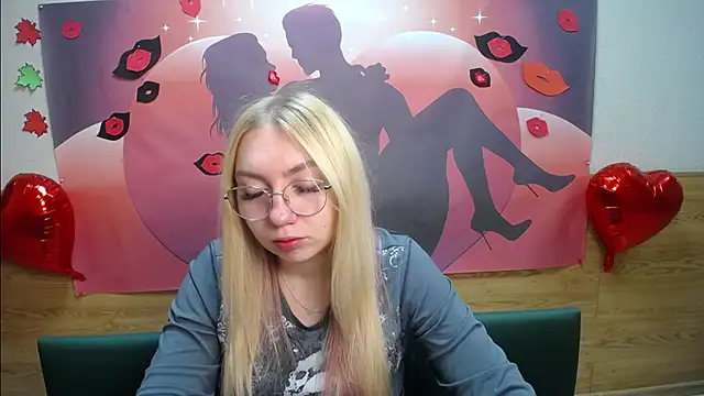 Snapshot of BeatriceFly chatting on 10.14.25 BeatriceFly online show from 10.14.25