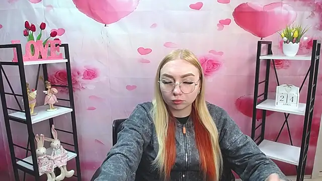 BeatriceFly online show from 04.25.26