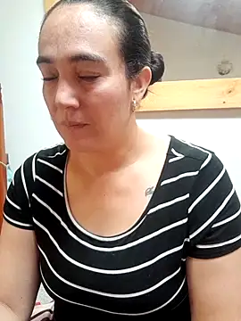 skayhot  online show from 10.27.25