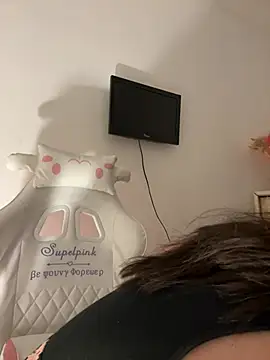 Snapshot of Hot_malak chatting on 12.18.24 Hot malak online show from 12.18.24