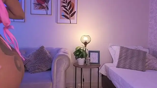 DahianaWalcott online show from 02.19.26