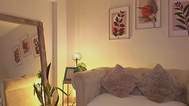 DahianaWalcott online show from 04.08.26