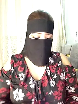 Cat Sharisa online show from 11.04.25