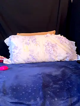 Snapshot of Veyolla_Beau chatting on 10.20.25 Veyolla Beau online show from 10.20.25