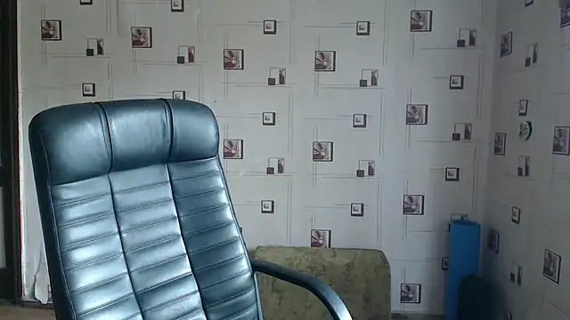 Snapshot of TasyaBigTTs chatting on 04.18.26 TasyaBigTTs online show from 04.18.26
