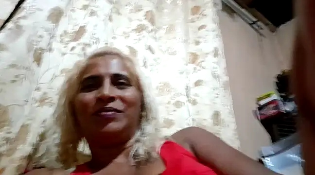 Snapshot of Goodgirlsue_77 chatting on 03.03.25 Goodgirlsue 77 online show from 03.03.25