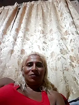 Snapshot of Goodgirlsue_77 chatting on 03.03.25 Goodgirlsue 77 online show from 03.03.25