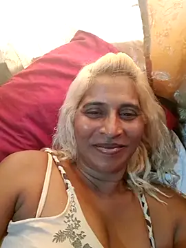 Snapshot of Goodgirlsue_77 chatting on 03.17.25 Goodgirlsue 77 online show from 03.17.25