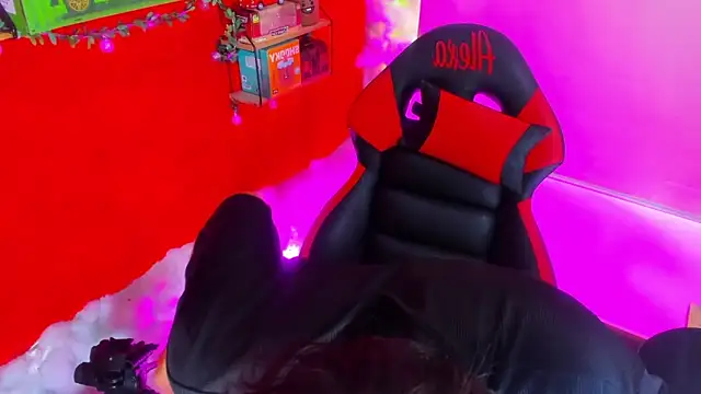 LilOwen  online show from 09.15.25