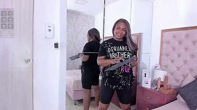 Isla Scott online show from 11.10.25