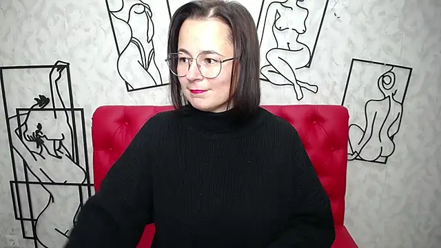 Snapshot of MarieSho chatting on 12.14.24 MarieSho online show from 12.14.24