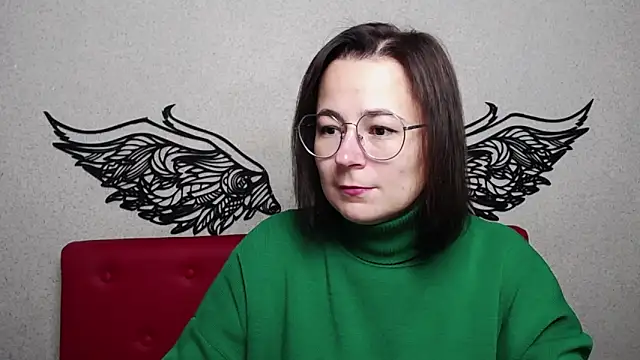 Snapshot of MarieSho chatting on 12.15.24 MarieSho online show from 12.15.24