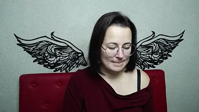 Snapshot of MarieSho chatting on 12.15.24 MarieSho online show from 12.15.24