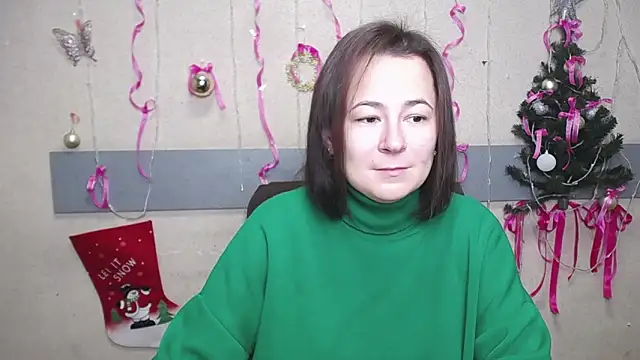 Snapshot of MarieSho chatting on 12.23.24 MarieSho online show from 12.23.24