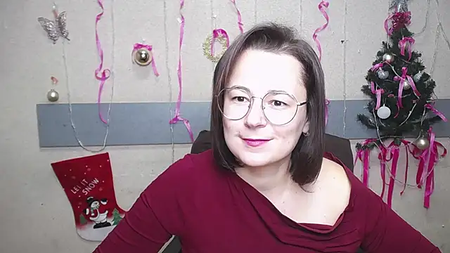 Snapshot of MarieSho chatting on 12.24.24 MarieSho online show from 12.24.24