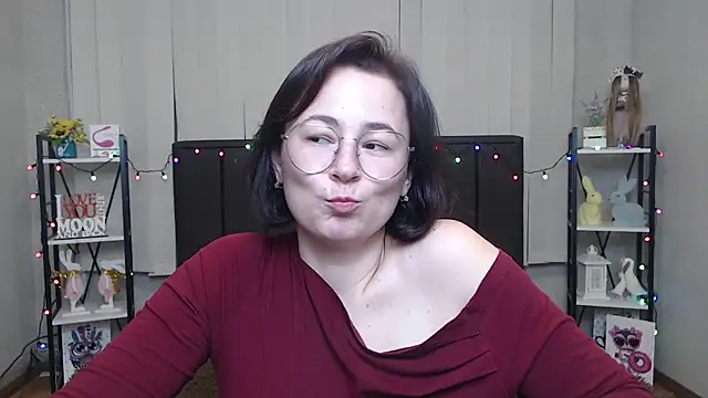 Snapshot of MarieSho chatting on 01.31.25 MarieSho online show from 01.31.25