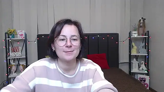 Snapshot of MarieSho chatting on 02.03.25 MarieSho online show from 02.03.25