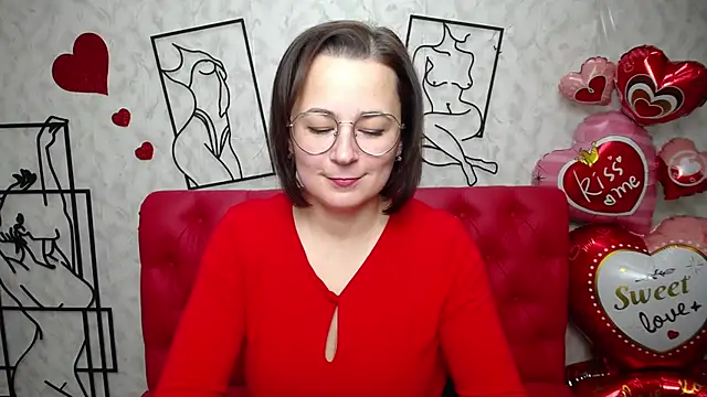 Snapshot of MarieSho chatting on 02.21.25 MarieSho online show from 02.21.25