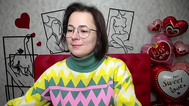 Snapshot of MarieSho chatting on 02.24.25 MarieSho online show from 02.24.25
