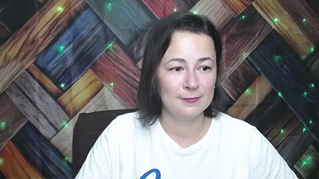 Snapshot of MarieSho chatting on 09.17.25 MarieSho online show from 09.17.25