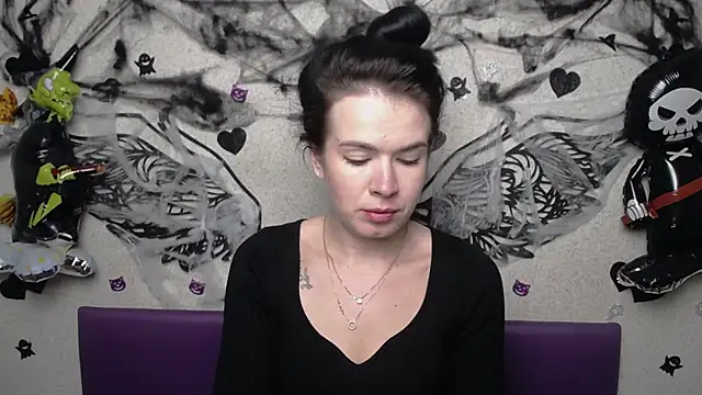 JasmineKouch online show from 10.31.25