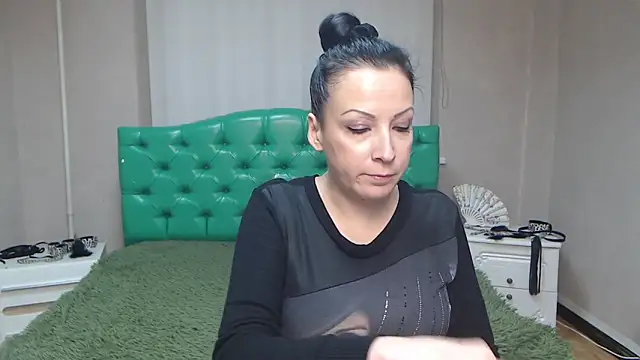 ElizabethSho online show from 12.08.24