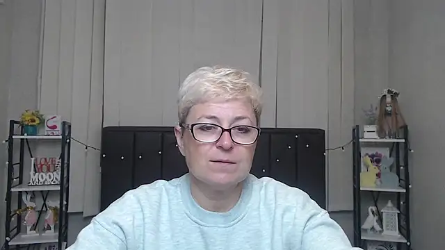 EmiliaGree online show from 10.10.25