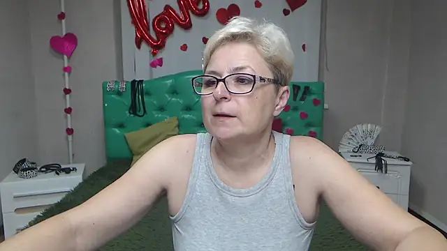 EmiliaGree online show from 10.12.25