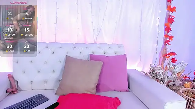 Snapshot of celestelewis chatting on 10.30.25 celestelewis online show from 10.30.25