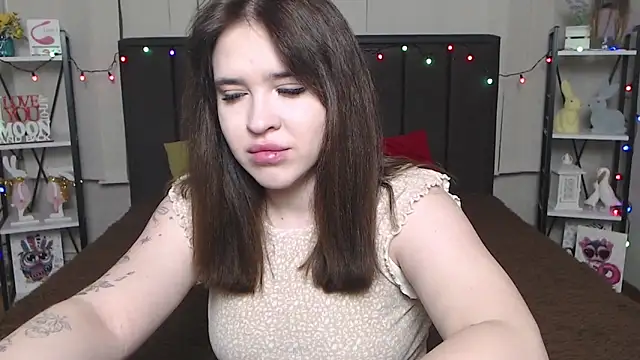 LauraHlot online show from 02.06.25