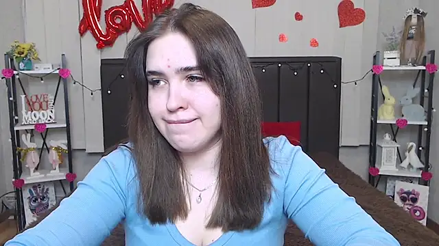 LauraHlot online show from 02.13.25