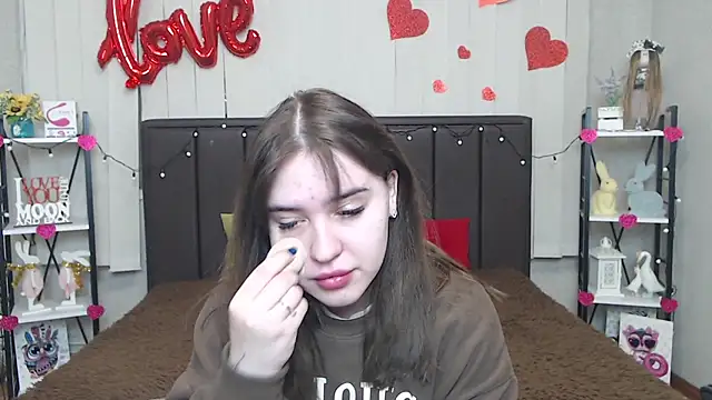 LauraHlot online show from 02.13.25