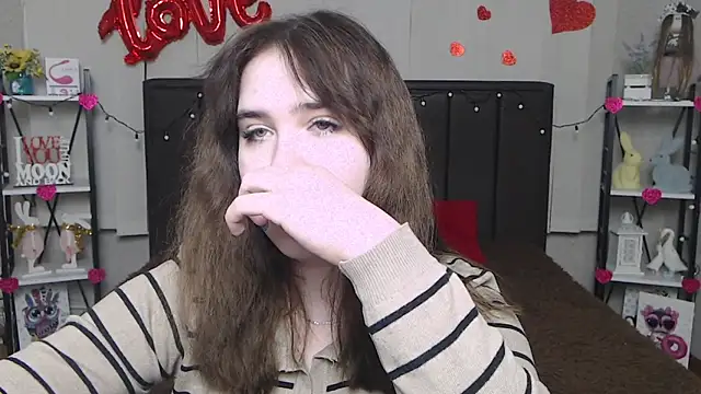 LauraHlot online show from 02.20.25