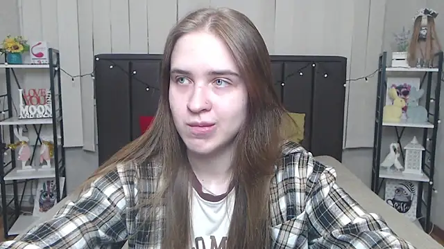 LauraHlot online show from 09.22.25