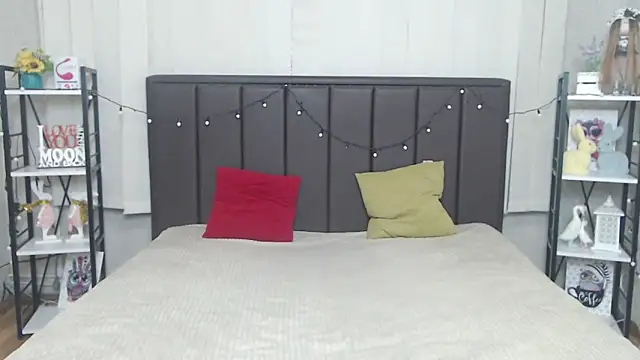 LauraHlot online show from 09.25.25