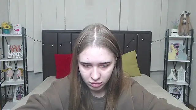 LauraHlot online show from 10.10.25