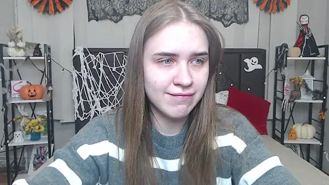 LauraHlot online show from 10.24.25