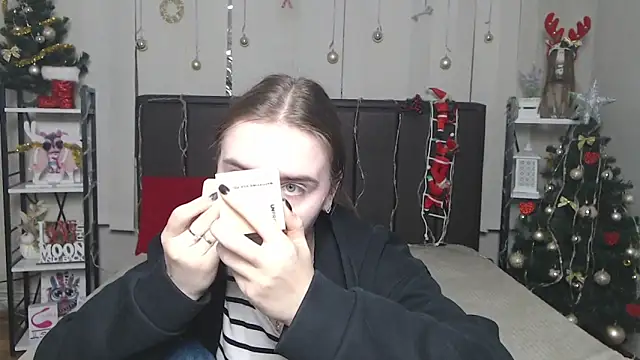 Snapshot of LauraHlot chatting on 12.15.25 LauraHlot online show from 12.15.25