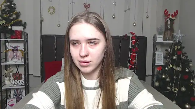 Snapshot of LauraHlot chatting on 12.16.25 LauraHlot online show from 12.16.25