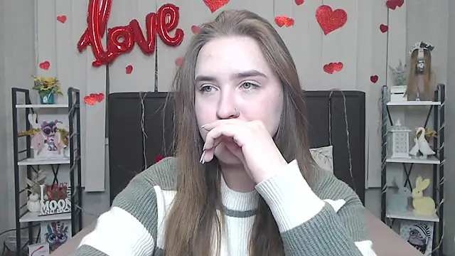 Snapshot of LauraHlot chatting on 02.05.26 LauraHlot online show from 02.05.26