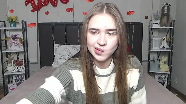 Snapshot of LauraHlot chatting on 02.18.26 LauraHlot online show from 02.18.26