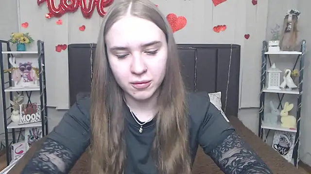 LauraHlot online show from 05.16.26